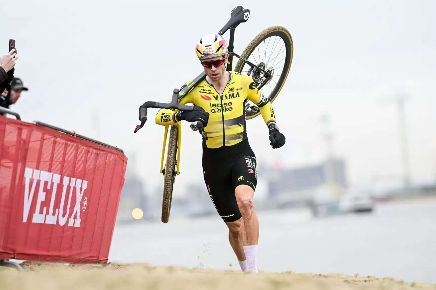 Wout van Aert: Tussen blessures en overwinningen – de weg gaat door